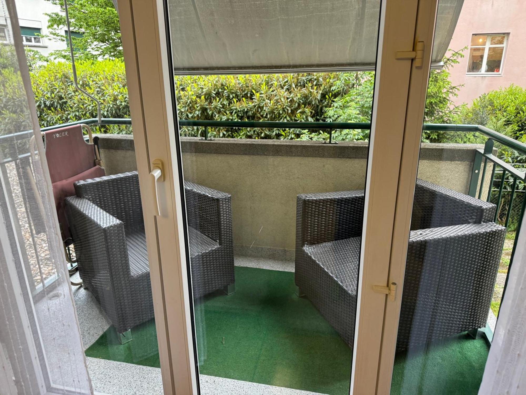 Apartahotel Confort Лозанна Экстерьер фото