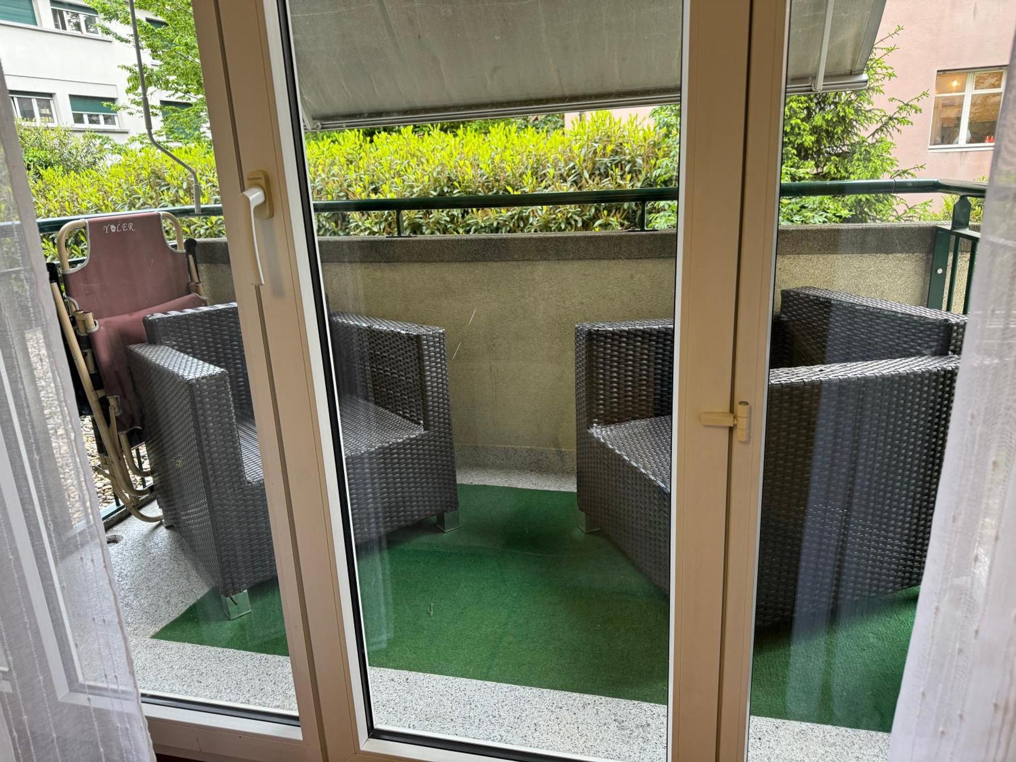 Apartahotel Confort Лозанна Экстерьер фото